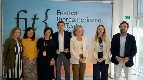 Foto de familia en la presentación del FIT Foto de familia en la presentación del FIT