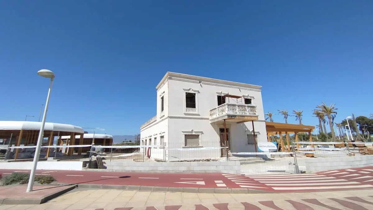 Las obras del chalé de La Marina, en Almería, se reanudan con la previsión de abrir en enero Las obras del chalé de La Marina, en Almería, se reanudan con la previsión de abrir en enero