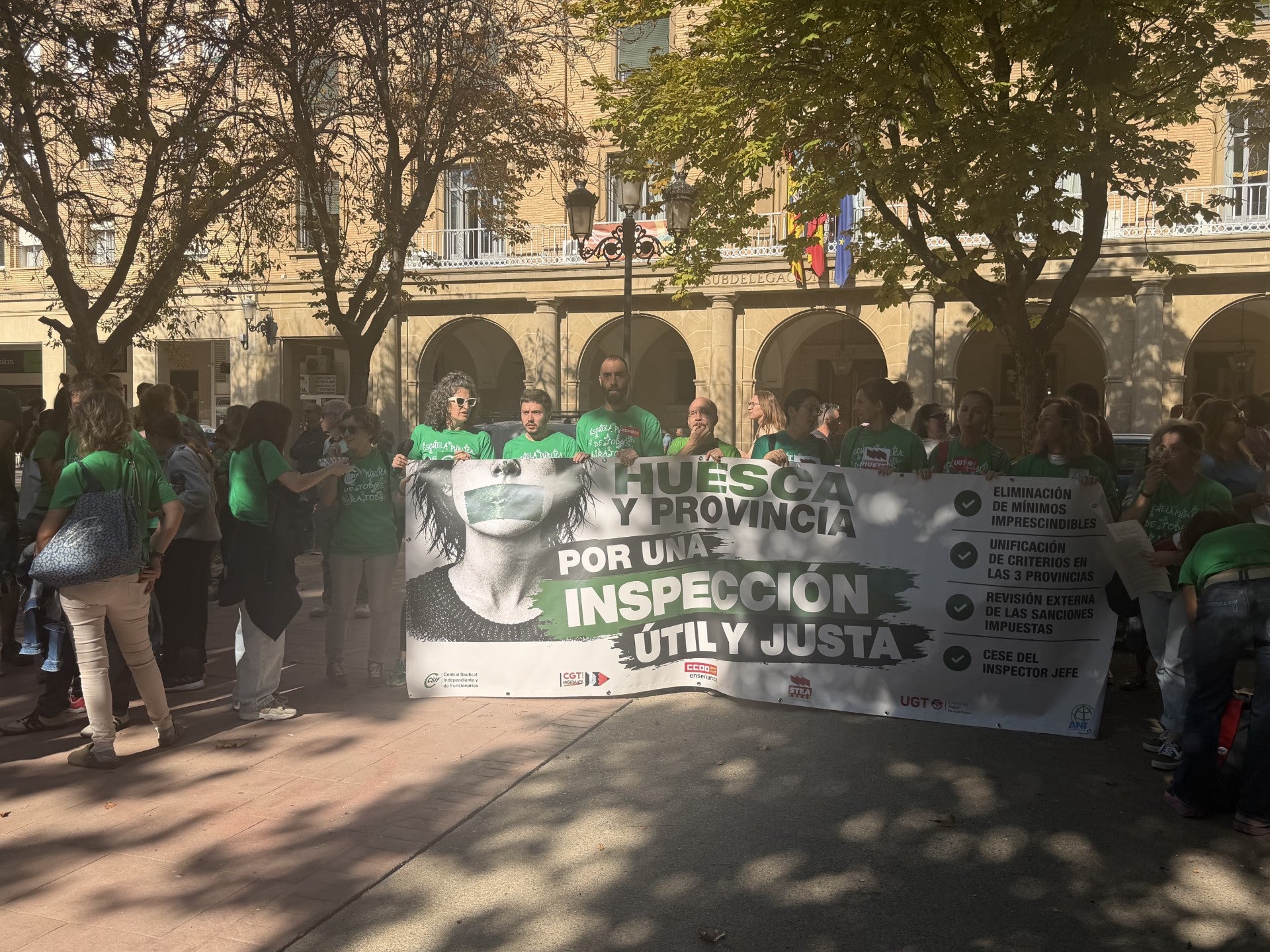 “Pichi se queda” y “Polo dimisión”, consignas de la concentración contra la inspección educativa en Huesca “Pichi se queda” y “Polo dimisión”, consignas de la concentración contra la inspección educativa en Huesca