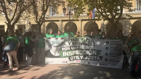 “Pichi se queda” y “Polo dimisión”, consignas de la concentración contra la inspección educativa en Huesca “Pichi se queda” y “Polo dimisión”, consignas de la concentración contra la inspección educativa en Huesca