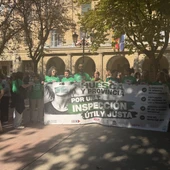 “Pichi se queda” y “Polo dimisión”, consignas de la concentración contra la inspección educativa en Huesca “Pichi se queda” y “Polo dimisión”, consignas de la concentración contra la inspección educativa en Huesca