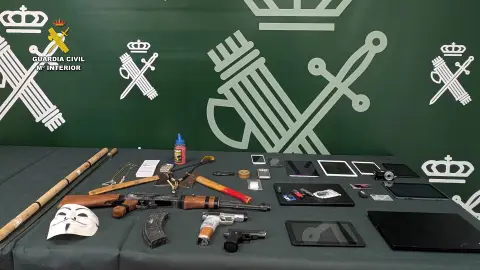 Cinco detenidos en Vitoria vinculados al grupo violento juvenil '015' Cinco detenidos en Vitoria vinculados al grupo violento juvenil '015'