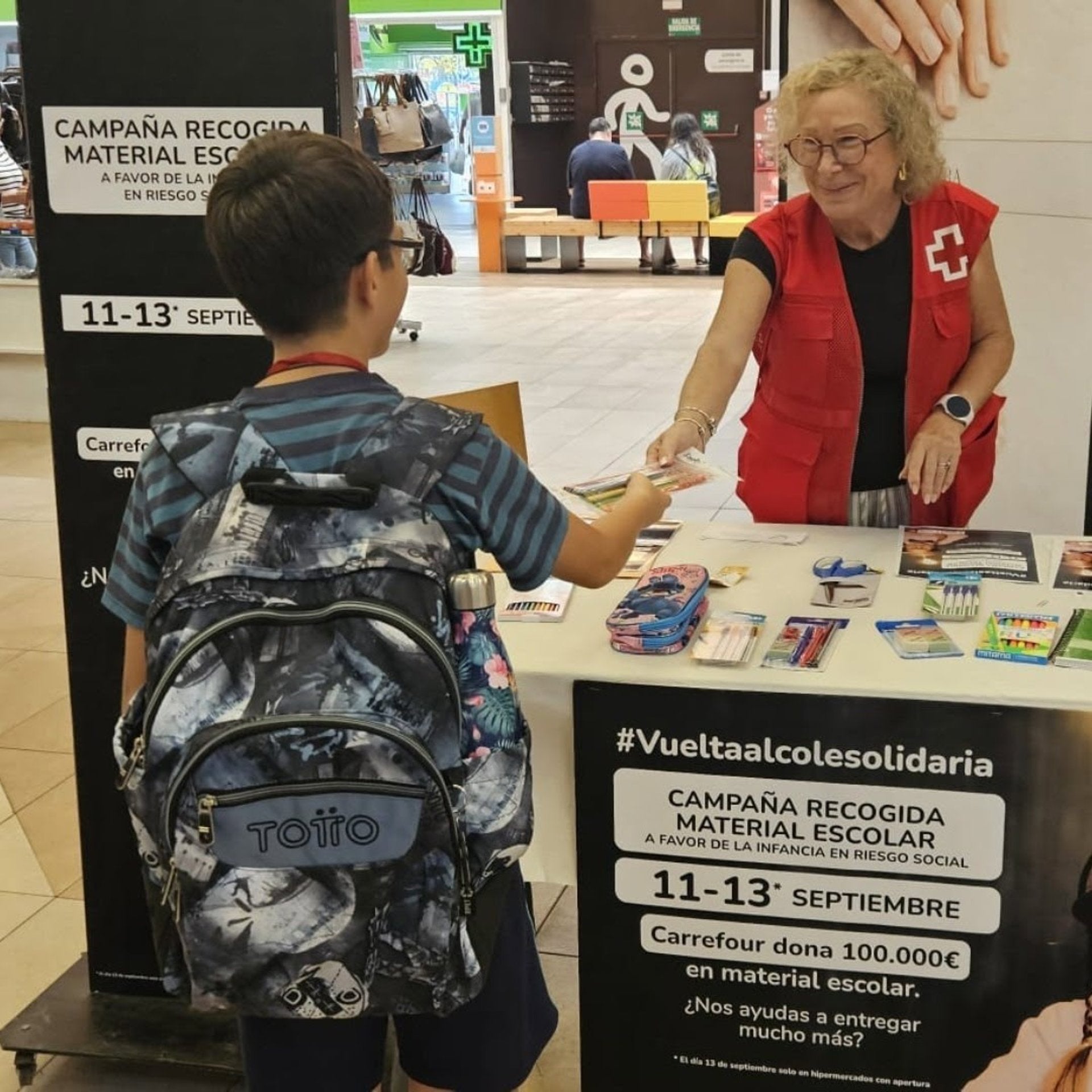Fundación Solidaridad Carrefour entrega a Cruz Roja 9.300 euros en material escolar para menores vulnerables en Badajoz Fundación Solidaridad Carrefour entrega a Cruz Roja 9.300 euros en material escolar para menores vulnerables en Badajoz