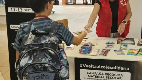 Fundación Solidaridad Carrefour entrega a Cruz Roja 9.300 euros en material escolar para menores vulnerables en Badajoz Fundación Solidaridad Carrefour entrega a Cruz Roja 9.300 euros en material escolar para menores vulnerables en Badajoz