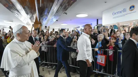 El papa León XIV en su llegada al Hospital Gemelli El papa León XIV en su llegada al Hospital Gemelli