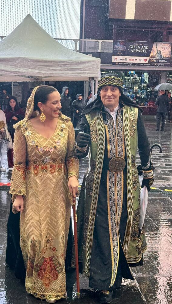 La Armengola y el Embajador Moro abrían la participación oriolana en el desfile
