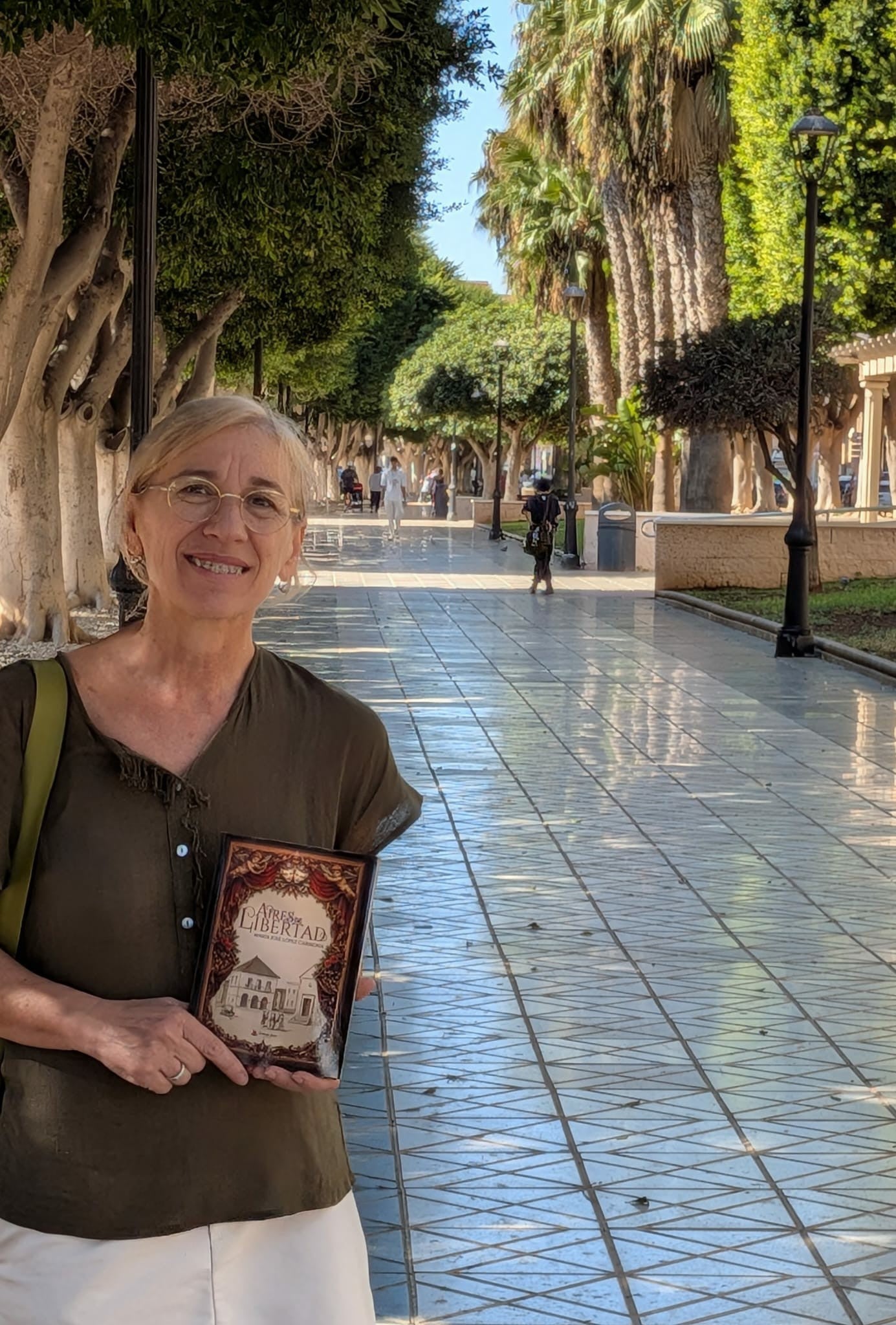 Un nuevo libro se suma a la bibliografía conmemorativa del 250 aniversario de Roquetas de mar Un nuevo libro se suma a la bibliografía conmemorativa del 250 aniversario de Roquetas de mar
