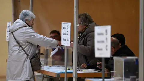 Imagen de archivo de una mesa electoral en elecciones recientes. Imagen de archivo de una mesa electoral en elecciones recientes.