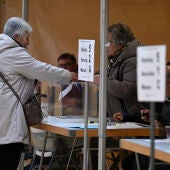 Imagen de archivo de una mesa electoral en elecciones recientes.