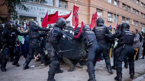 Cargas policiales durante una manifestación en el campus de Ciudad Universitaria Cargas policiales durante una manifestación en el campus de Ciudad Universitaria