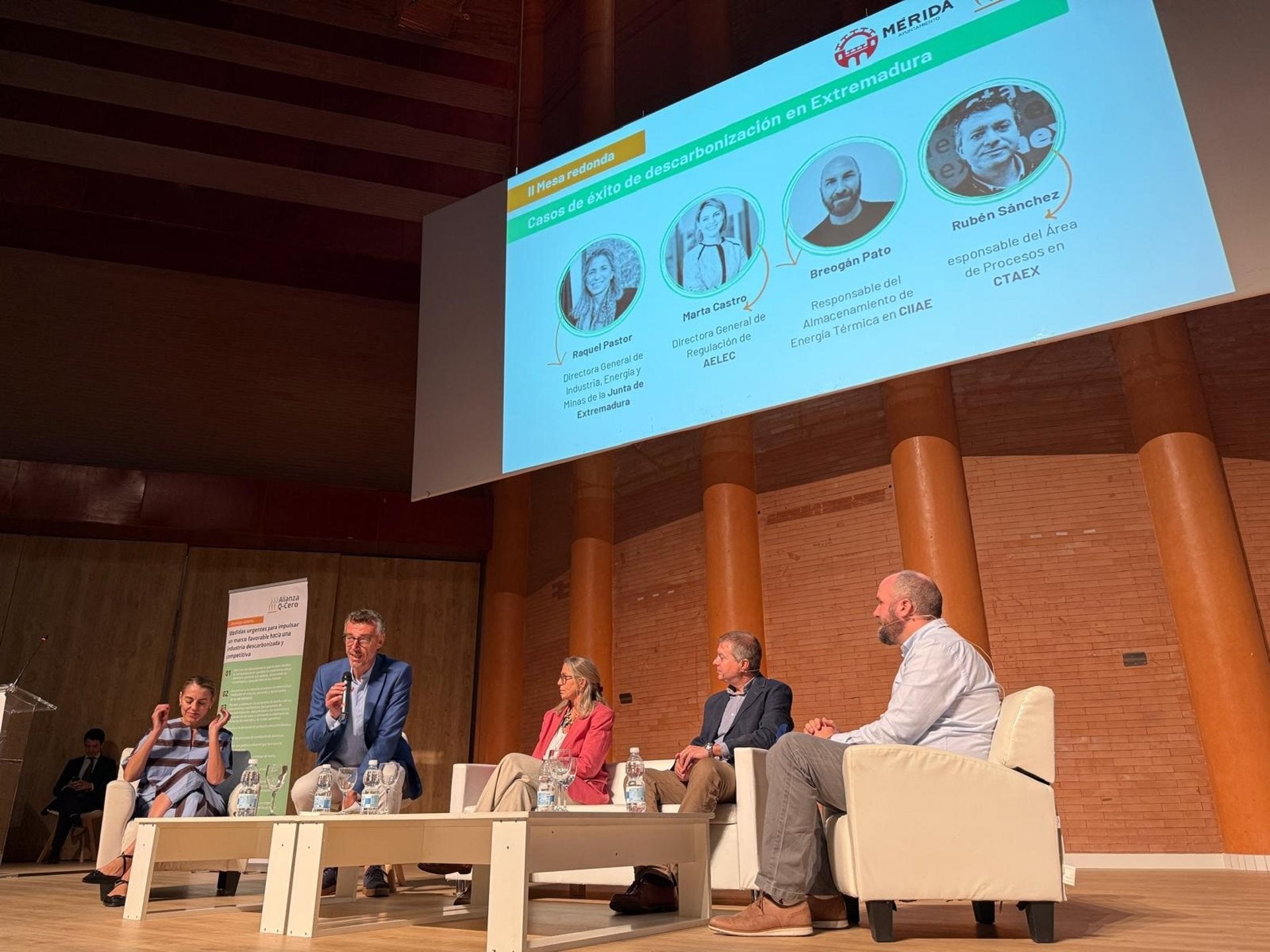 La alianza Q-Cero reúne a empresas y administraciones públicas para impulsar la transición energética en Extremadura La alianza Q-Cero reúne a empresas y administraciones públicas para impulsar la transición energética en Extremadura
