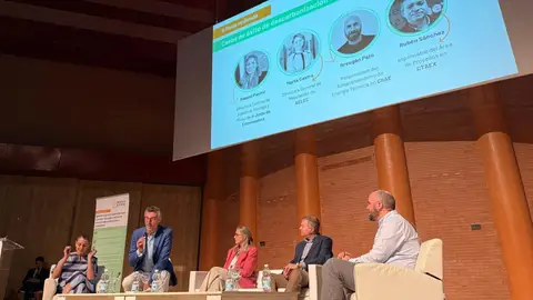 La alianza Q-Cero reúne a empresas y administraciones públicas para impulsar la transición energética en Extremadura La alianza Q-Cero reúne a empresas y administraciones públicas para impulsar la transición energética en Extremadura