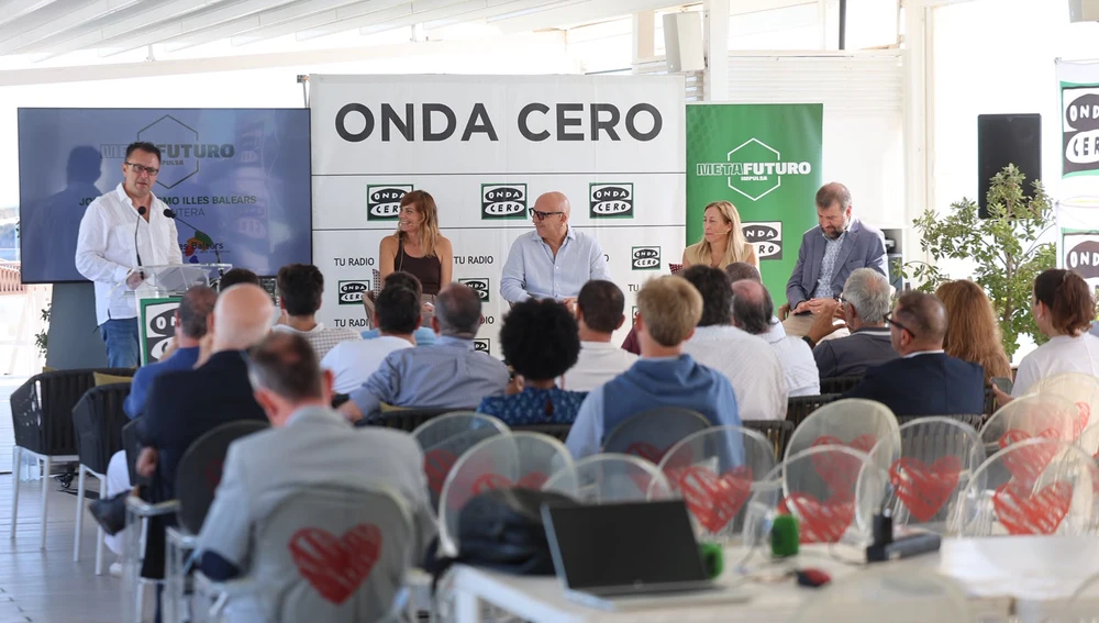 Imagen de la mesa redonda sobre abordó el futuro del modelo turístico de Formentera Imagen de la mesa redonda sobre abordó el futuro del modelo turístico de Formentera