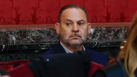 El exministro José Luis Ábalos en el banquillo de los acusados durante el juicio en el Tribunal Supremo por el caso de las mascarillas en una imagen de archivo El exministro José Luis Ábalos en el banquillo de los acusados durante el juicio en el Tribunal Supremo por el caso de las mascarillas en una imagen de archivo