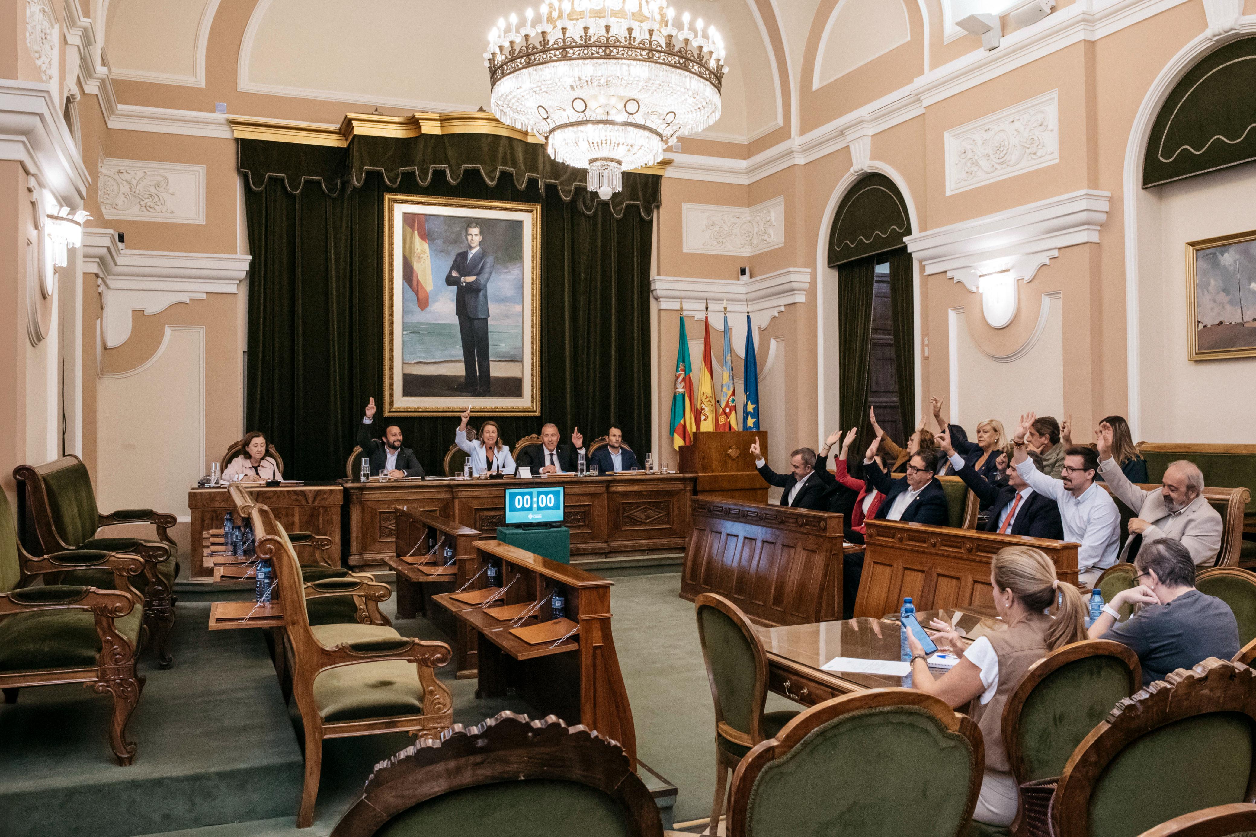 PP y Vox aprueban una reducción del 2% del IBI en Castelló tras abandonar la oposición el Pleno sin votar PP y Vox aprueban una reducción del 2% del IBI en Castelló tras abandonar la oposición el Pleno sin votar