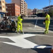 Almassora reorganiza el aparcamiento de la plaza de España para facilitar el mercado ambulante.