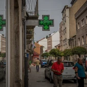 Termómetro exterior de una farmacia marca 29 grados, a 4 de septiembre de 2026, en A Cañiza, Pontevedra, Galicia (España) Termómetro exterior de una farmacia marca 29 grados, a 4 de septiembre de 2026, en A Cañiza, Pontevedra, Galicia (España)
