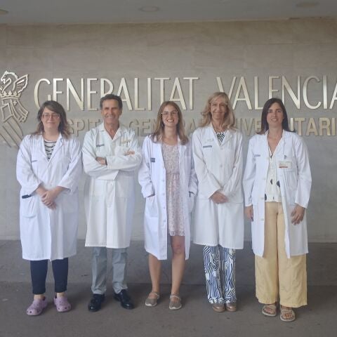 Investigadores que han participado en el estudio que asocia un subtipo del virus del papiloma humano con el cáncer anal.