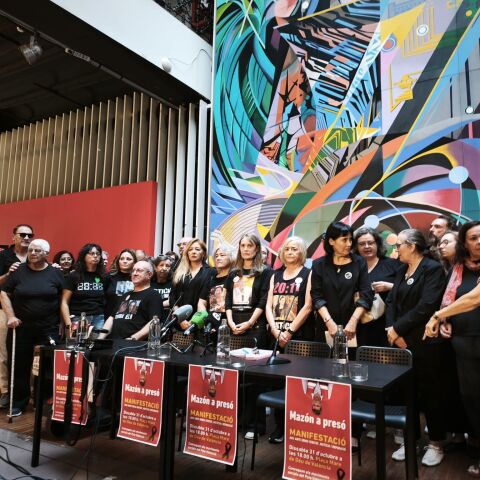Miembros de asociaciones de víctimas de la DANA durante la rueda de prensa de presentación de la manifestación del 31 de octubre. 