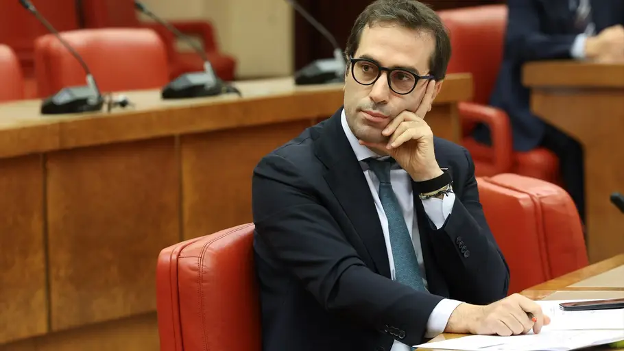 El vicepresidente primero y ministro de Economía, Carlos Cuerpo, en la Diputación Permanente del Congreso de los Diputados, a 16 de octubre de 2026, en Madrid (España). El vicepresidente primero y ministro de Economía, Carlos Cuerpo, en la Diputación Permanente del Congreso de los Diputados, a 16 de octubre de 2026, en Madrid (España).