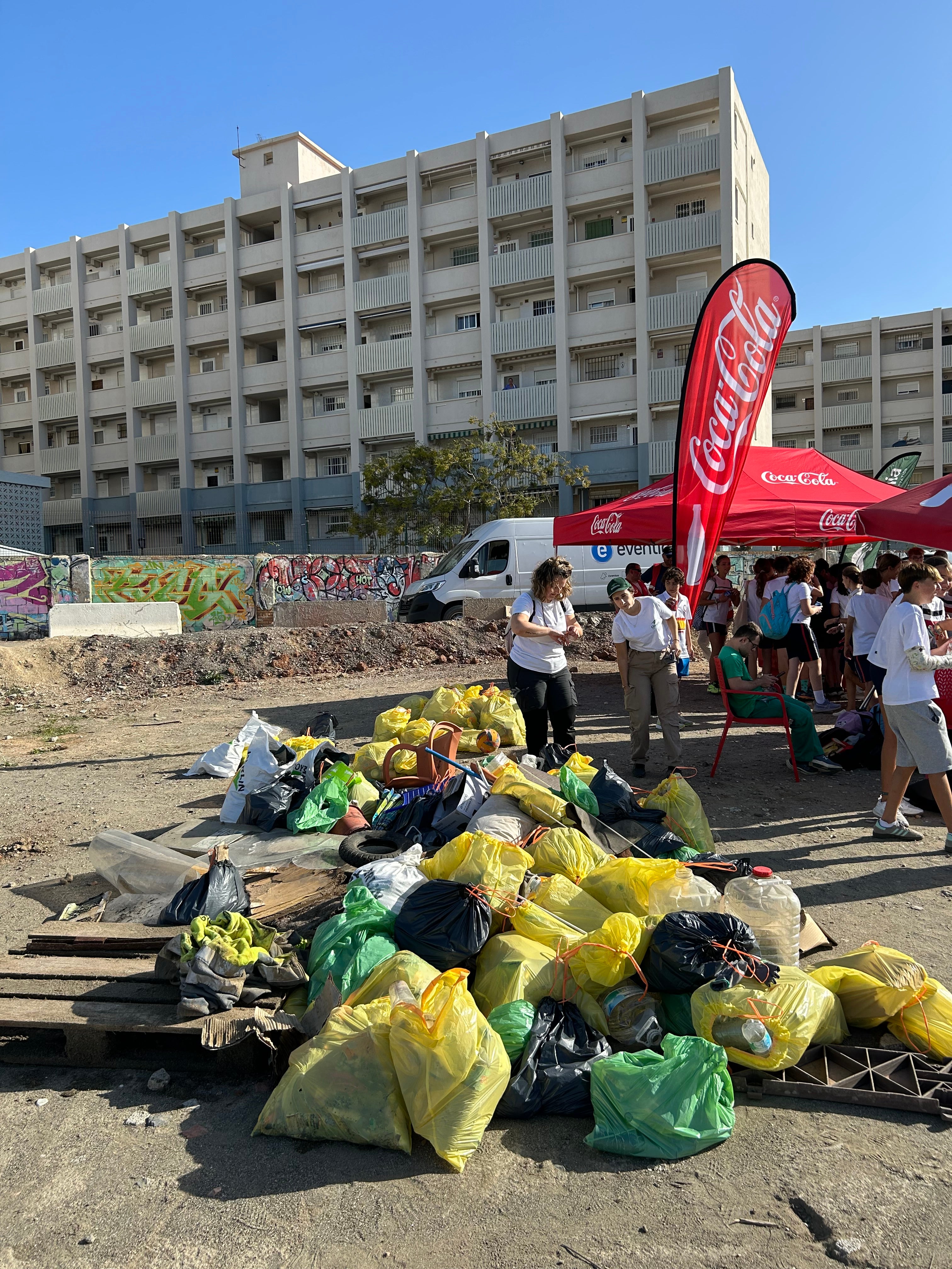 Empleados de Coca-Cola participan en la III Semana del Voluntariado en Andalucía Empleados de Coca-Cola participan en la III Semana del Voluntariado en Andalucía