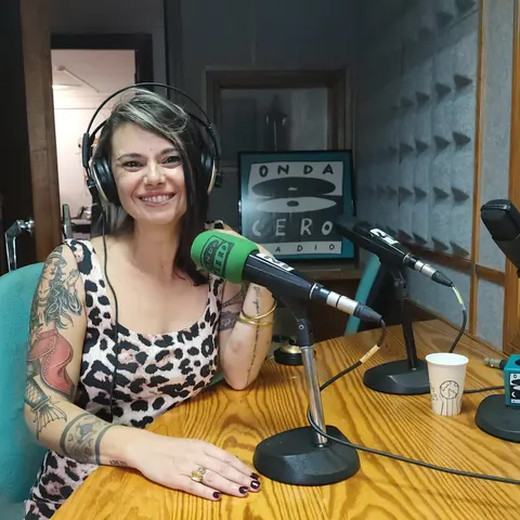 Claudia Otelli en los estudios de Onda Cero