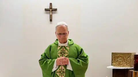 El Vaticano ha publicado la primera imagen del papa León XIV tras su operación de pulmón. El Vaticano ha publicado la primera imagen del papa León XIV tras su operación de pulmón.