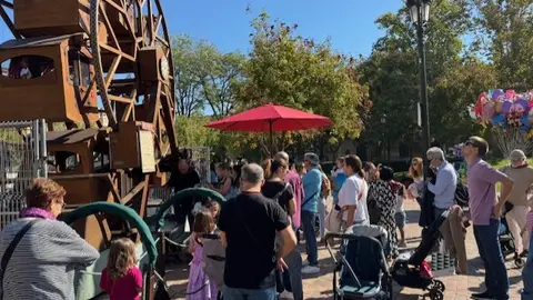 Público en la plaza de Los Sitios durante las Fiestas del Pilar Público en la plaza de Los Sitios durante las Fiestas del Pilar