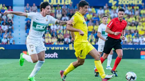 Gerard Moreno en acción contra el Elche Gerard Moreno en acción contra el Elche