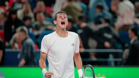 Rafa Jódar celebra su victoria ante Medvedev Rafa Jódar celebra su victoria ante Medvedev