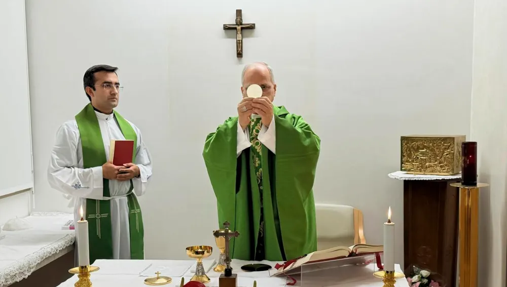 El papa León XIV celebrando misa en la sala habilitada en la décima planta del Policlínico Gemelli de Roma El papa León XIV celebrando misa en la sala habilitada en la décima planta del Policlínico Gemelli de Roma