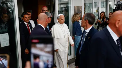 El papa León XIV sale del hospital tras la operación El papa León XIV sale del hospital tras la operación