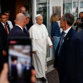 El papa León XIV sale del hospital tras la operación 