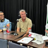 José Moreno, Scott Marshall y Carles Lamelo en Benahavís, durante la entrevista en Onda Viajera.