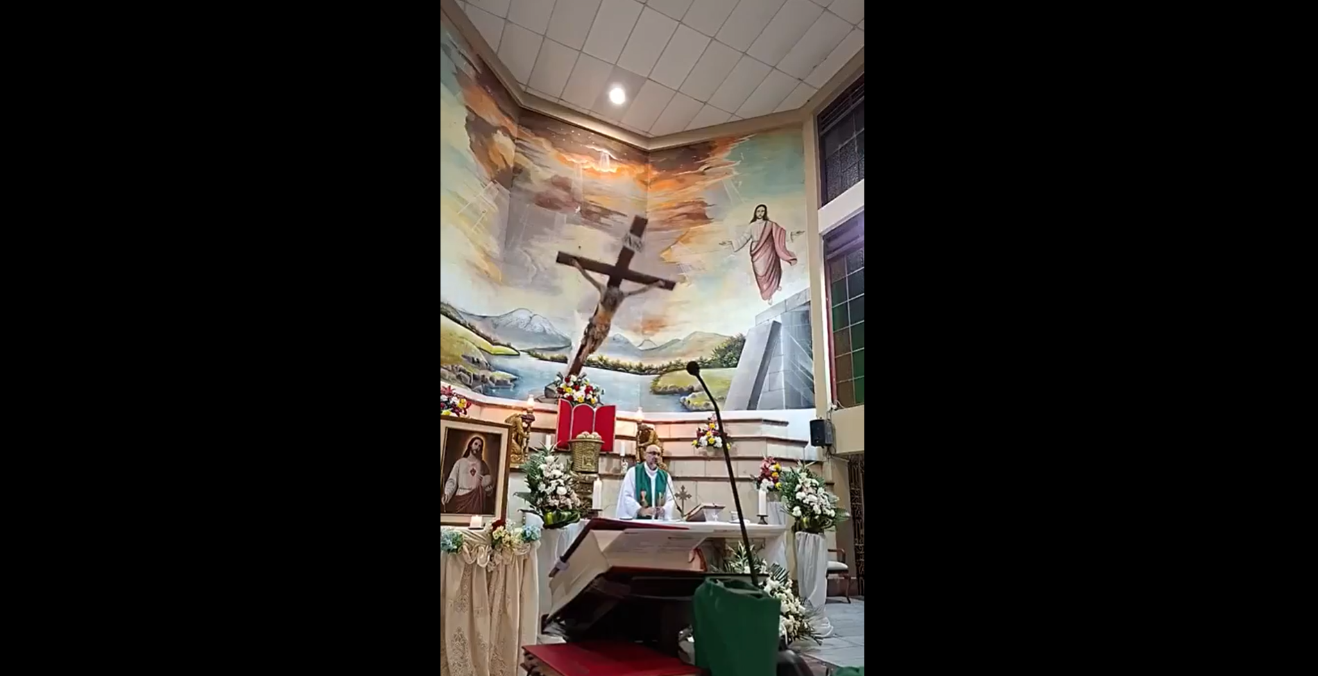 Muere un sacerdote en Ecuador tras caerle encima una cruz durante una misa emitida en directo Muere un sacerdote en Ecuador tras caerle encima una cruz durante una misa emitida en directo