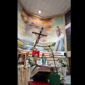 Muere un sacerdote en Ecuador tras caerle encima una cruz durante una misa emitida en directo