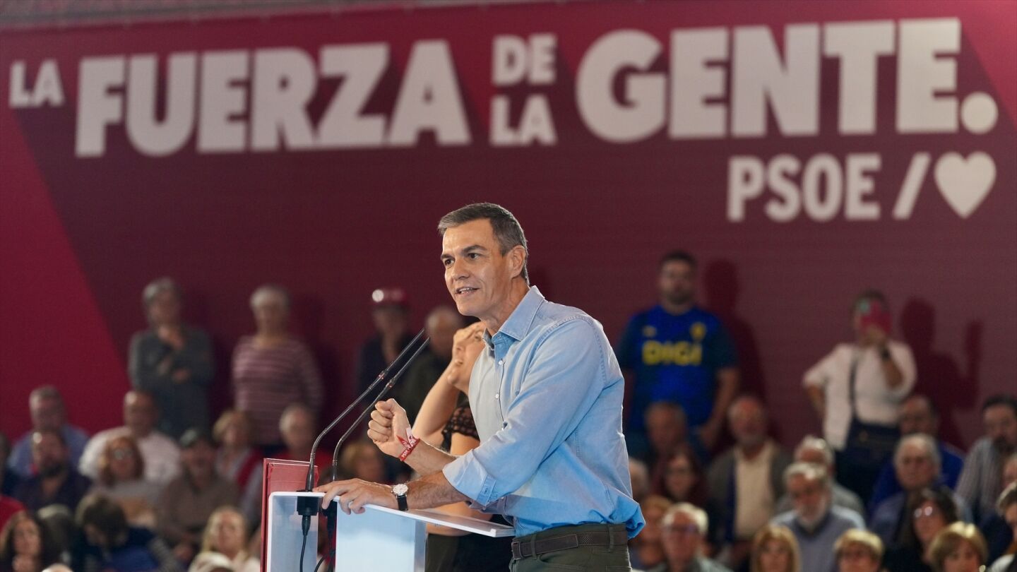 El presidente del Gobierno, Pedro S&aacute;nchez, durante el acto de precampa&ntilde;a en Valladolid