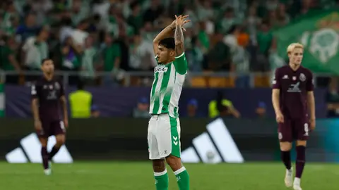 Cucho Hernández, en un partido del Betis. Cucho Hernández, en un partido del Betis.