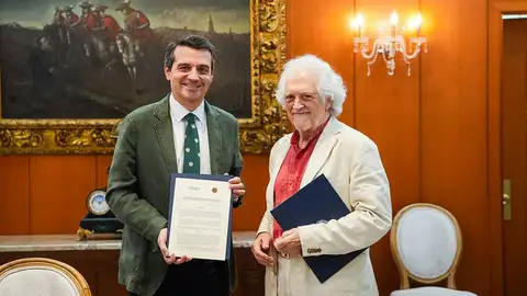 La FAMP y la Fundación Alejandro Rojas-Marcos firman un convenio de colaboración para poner en valor la memoria del municipalismo andaluz La FAMP y la Fundación Alejandro Rojas-Marcos firman un convenio de colaboración para poner en valor la memoria del municipalismo andaluz