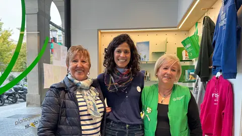 Mercedes Soriano, Berta Martínez y Mª José Méndez en la sede de la AECC en Zaragoza Mercedes Soriano, Berta Martínez y Mª José Méndez en la sede de la AECC en Zaragoza