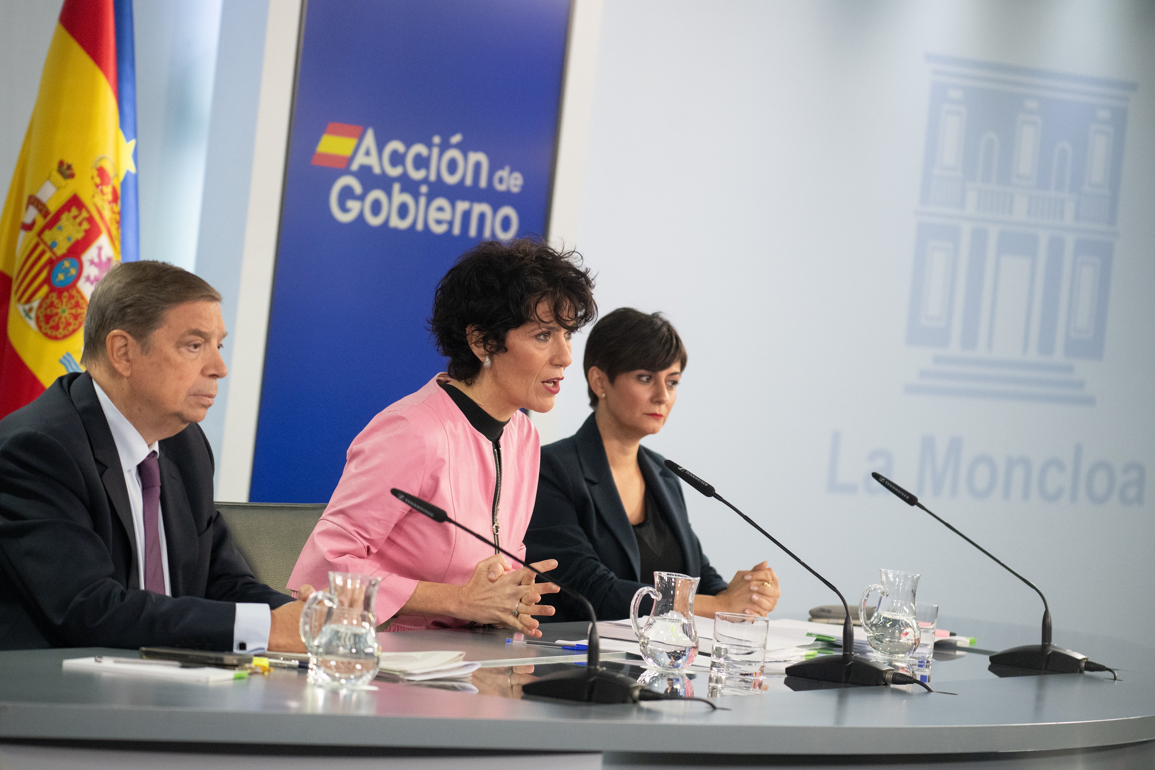 La ministra de Seguridad Social, Elma Saiz, durante la rueda de prensa tras el Consejo de Ministros La ministra de Seguridad Social, Elma Saiz, durante la rueda de prensa tras el Consejo de Ministros