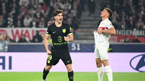 Juli&aacute;n &Aacute;lvarez celebrando el gol ante el Stuttgart.