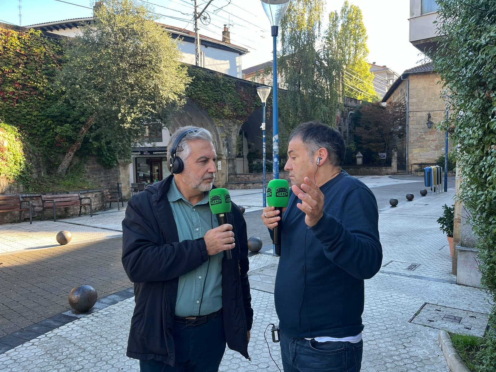 Carlos Alsina charla con Alberto, víctima de ETA tras explotarle una mochila bomba cuando era niño Carlos Alsina charla con Alberto, víctima de ETA tras explotarle una mochila bomba cuando era niño