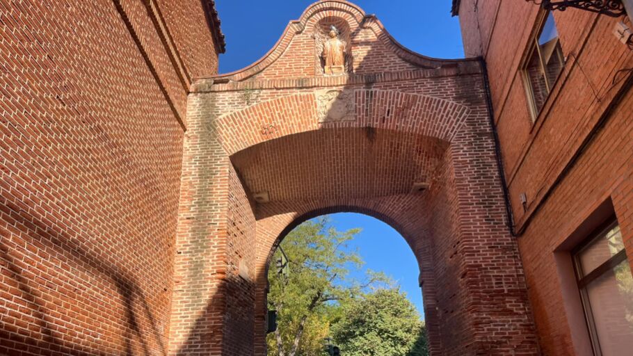 Arco de San Bernardo de Alcal&aacute; de Henares