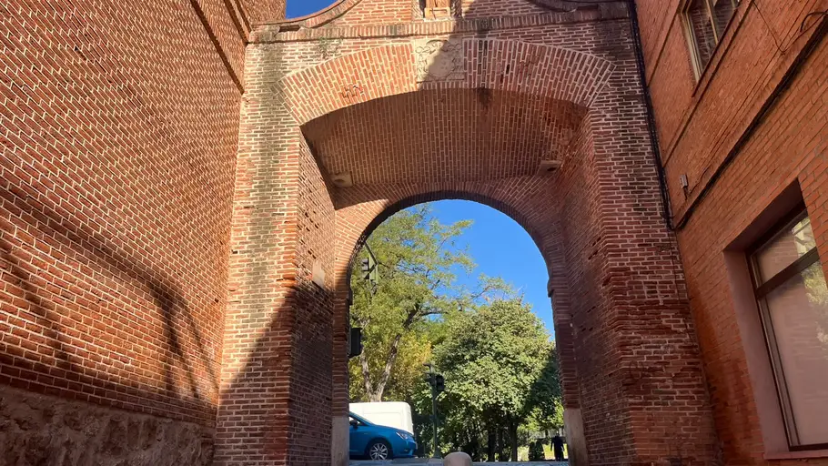 La Junta de Gobierno Local de Alcalá de Henares acuerda destinar más de 36.000 euros a la restauración parcial del arco de San Bernardo Arco de San Bernardo de Alcalá de Henares