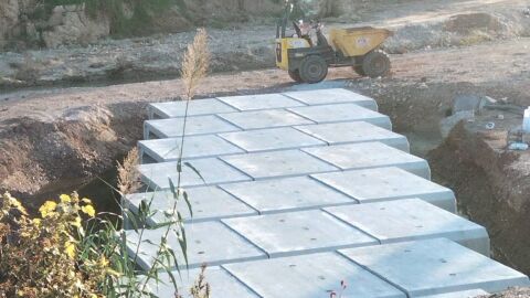 Obras en el paso del pe&ntilde;asco de Montroi