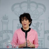 La ministra de Seguridad Social y Migraciones, y portavoz del Gobierno, Elma Saiz, durante la rueda de prensa posterior al Consejo de Ministros