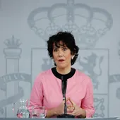 La ministra de Seguridad Social y Migraciones, y portavoz del Gobierno, Elma Saiz, durante la rueda de prensa posterior al Consejo de Ministros La ministra de Seguridad Social y Migraciones, y portavoz del Gobierno, Elma Saiz, durante la rueda de prensa posterior al Consejo de Ministros