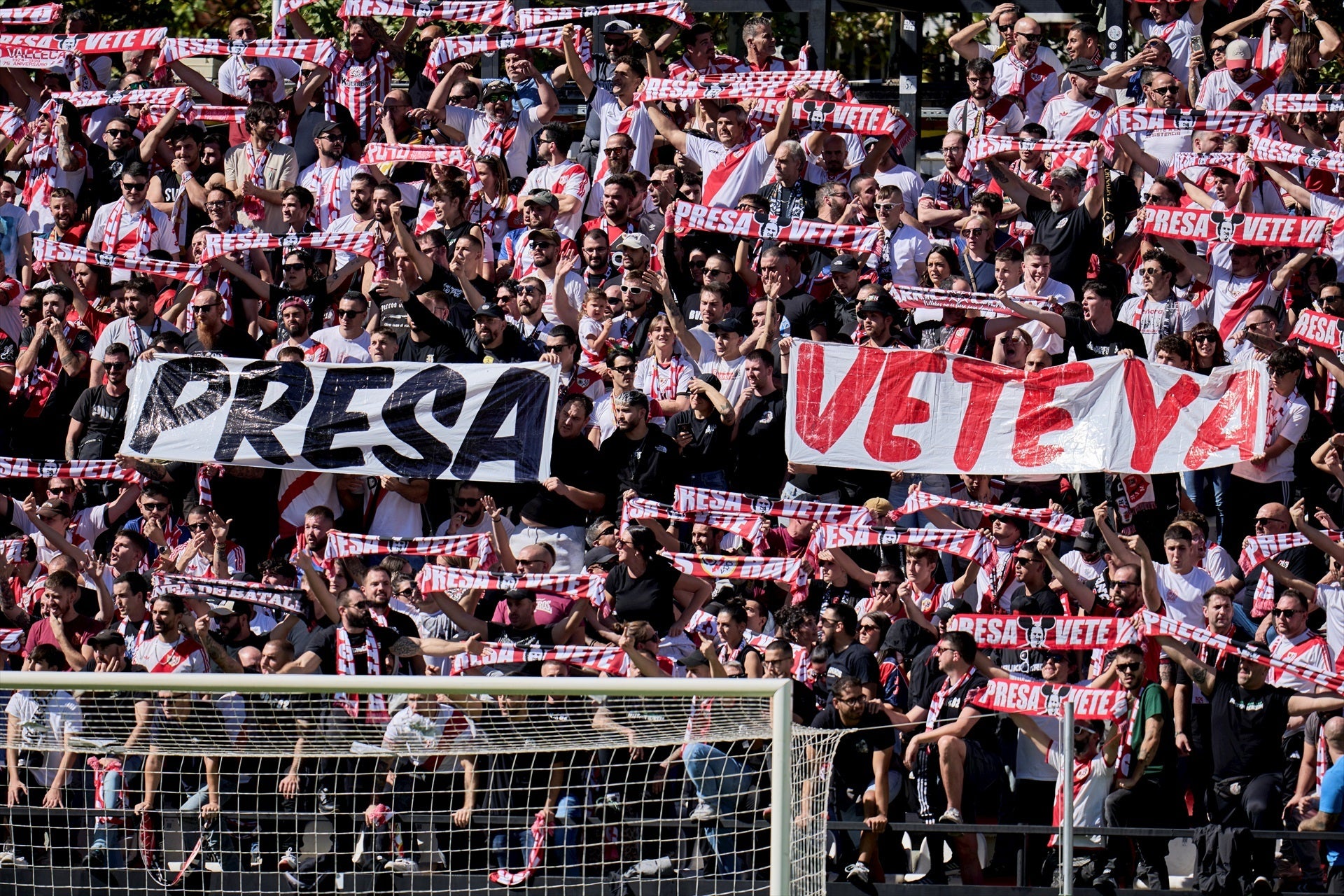 Antiviolencia propone multas de hasta 5.000 euros y un año sin entrar a estadios para 12 aficionados del Rayo Antiviolencia propone multas de hasta 5.000 euros y un año sin entrar a estadios para 12 aficionados del Rayo