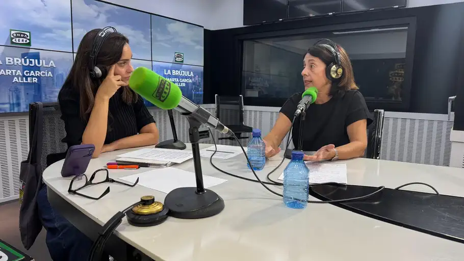 María Ríos, profesora del Ramiro de Maeztu en Madrid junto con Marta García Aller María Ríos, profesora del Ramiro de Maeztu en Madrid junto con Marta García Aller